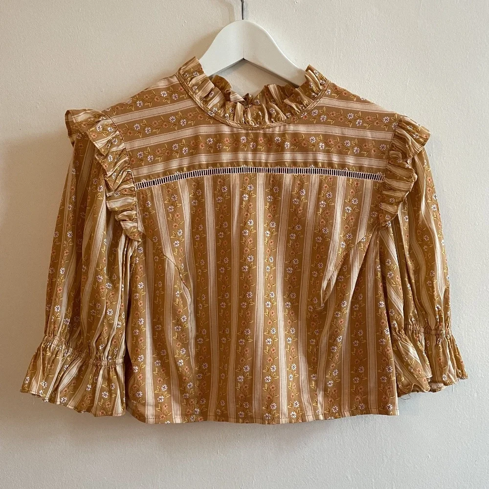 Floral Prairie Cropped Ruffle Blouse - Picture 1 of 3